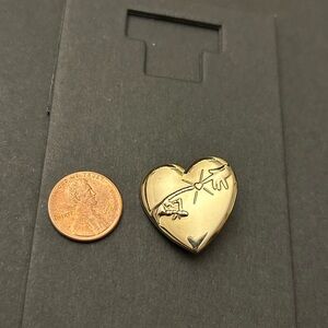 Gold heart brooch